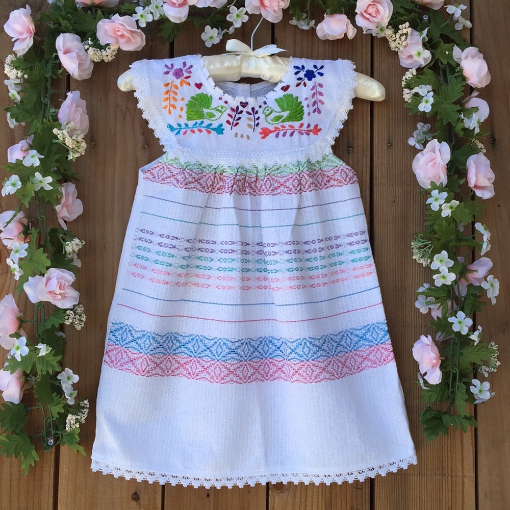 Adorable! Mexican dress embroidered size 3-4 Years